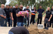 بالصور: تشييع جثمان الرضيعة رنين أمير ضوي في مدينة اللد